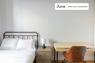 Room in Shared 3 bed/1 bath home in New York, NY - Building Photo - Building Photo