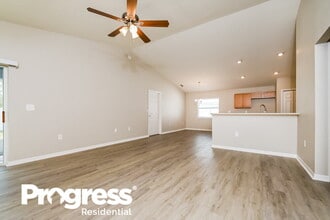 11341 Southwind Lake Dr in Gibsonton, FL - Building Photo - Building Photo