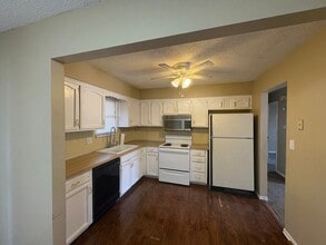 1120 NE 9th St in Blue Springs, MO - Building Photo - Building Photo