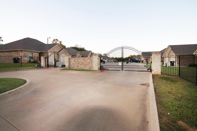 Shadow Oak in Tyler, TX - Building Photo - Building Photo