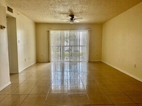 1300 Crestwood Ct S in Royal Palm Beach, FL - Building Photo - Building Photo