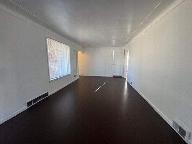 19029 Plainview Ave in Detroit, MI - Building Photo - Building Photo