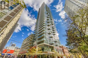 75 St Nicholas St in Toronto, ON - Building Photo