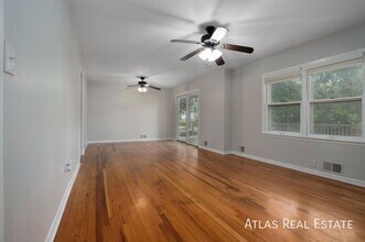 625 NW Kay Dr in Lee's Summit, MO - Building Photo - Building Photo