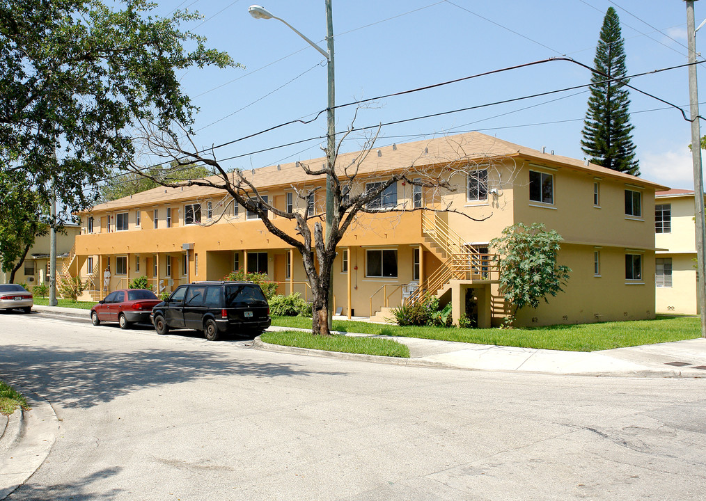 900 SW 2nd St in Miami, FL - Foto de edificio