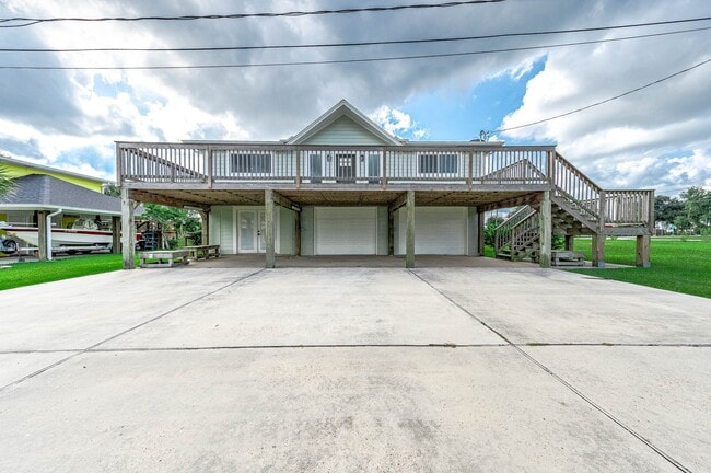 property at 106 Palm Dr