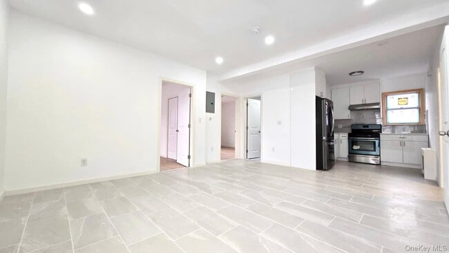 63-87-87 Fitchett St in Queens, NY - Building Photo - Building Photo