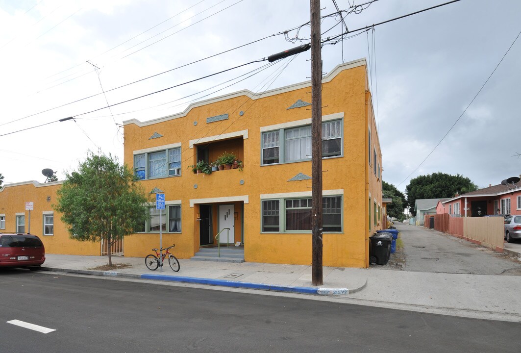 213 W 14th St in San Pedro, CA - Building Photo