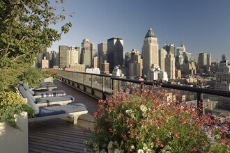 500 W 56th St in New York, NY - Building Photo - Building Photo