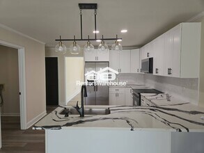 300 Saddle Creek Ln in Roswell, GA - Building Photo - Building Photo