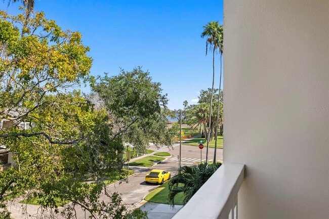 1200 N Shore Dr NE in St. Petersburg, FL - Building Photo - Building Photo