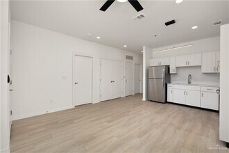 18 N Ware Rd in McAllen, TX - Building Photo - Building Photo