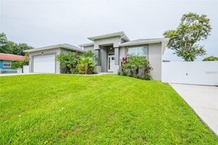 5816 Little River Dr in Tampa, FL - Building Photo