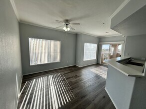3236 E Chandler Blvd in Phoenix, AZ - Building Photo - Building Photo