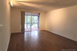 3690 Inverrary Dr-Unit -3A in Lauderhill, FL - Building Photo - Building Photo