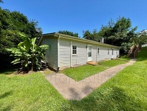 239 Cedar Hill Rd in Asheville, NC - Building Photo - Building Photo