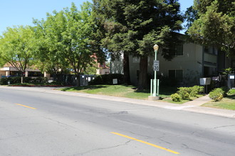 River Park Apartments in Sacramento, CA - Building Photo - Building Photo