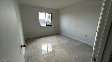 5260 Cedarbend Dr in Ft. Myers, FL - Building Photo - Building Photo