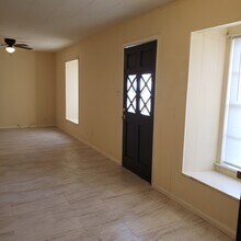 809 W 4th St, Unit A in Taylor, TX - Building Photo - Building Photo