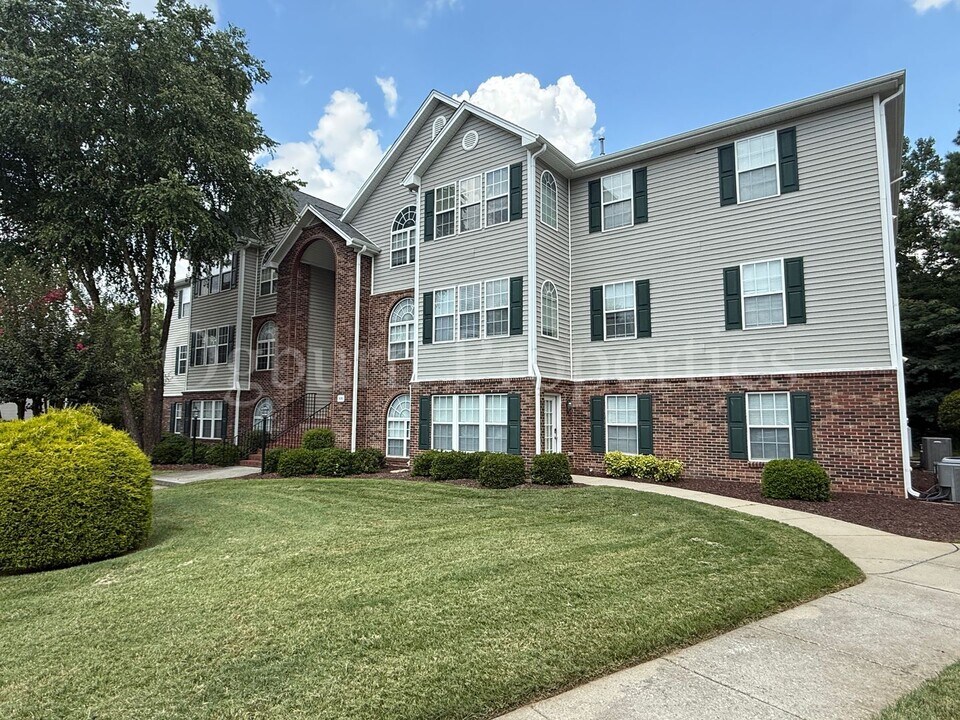 324 Scholastic Ct in Winston-Salem, NC - Building Photo