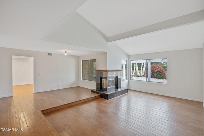 13893 Christian Barrett Dr in Moorpark, CA - Building Photo - Building Photo