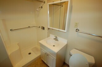 221 15th St N, Unit D4 in Oakes, ND - Foto de edificio - Building Photo