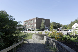 Edison Park Apartments in Sanford, ME - Foto de edificio - Building Photo