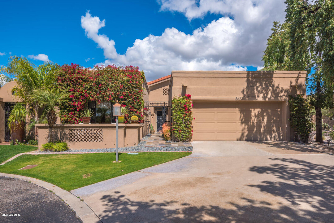 8622 E Vista Del Lago in Scottsdale, AZ - Building Photo