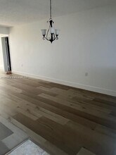 1715 Whitehall Dr in Davie, FL - Foto de edificio - Building Photo