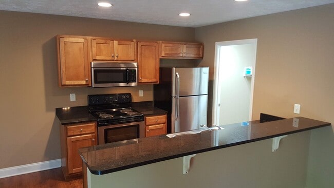 1245 Nutwood St in Bowling Green, KY - Foto de edificio - Building Photo