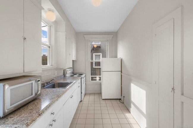 113 E Main St in Meriden, CT - Building Photo - Building Photo