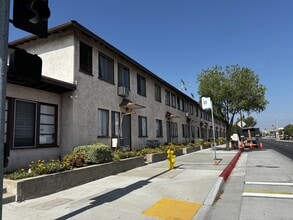 Azusa Metro in Azusa, CA - Foto de edificio - Building Photo