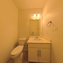 7226 Summer Grove Ave in Las Vegas, NV - Building Photo - Building Photo