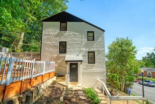 3731 S Kemper Rd in Arlington, VA - Building Photo