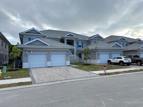 262 Indies Dr E, Unit 101 in Naples, FL - Building Photo - Building Photo