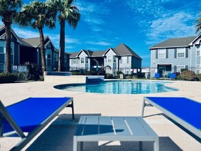 Crosswinds Apartments in Corpus Christi, TX - Building Photo - Building Photo