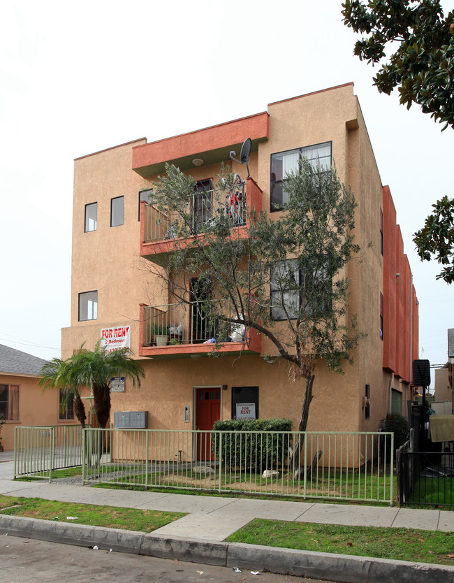 1061 Saint Louis Ave in Long Beach, CA - Foto de edificio - Building Photo