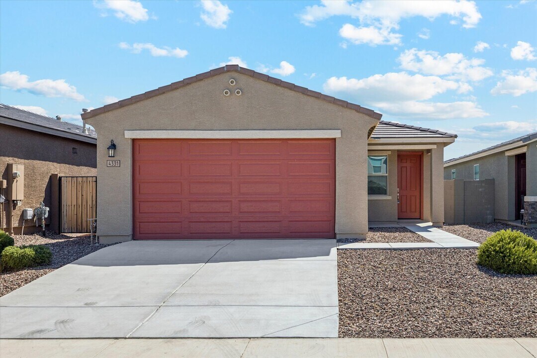 4331 W Allen St in Laveen, AZ - Building Photo