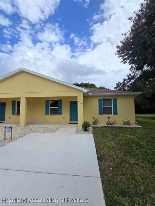 601 S Lotela Ave in Avon Park, FL - Building Photo