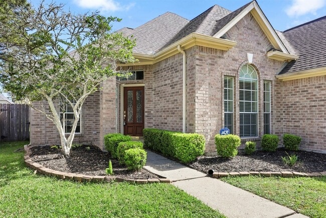 3715 Crescent Dr in Pearland, TX - Foto de edificio - Building Photo