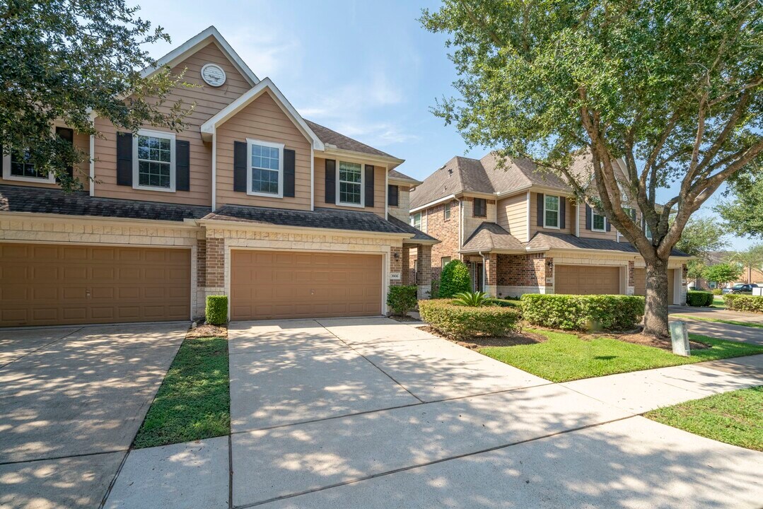3906 Waterford Ln in Missouri City, TX - Building Photo