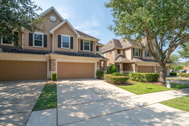 property at 3906 Waterford Ln