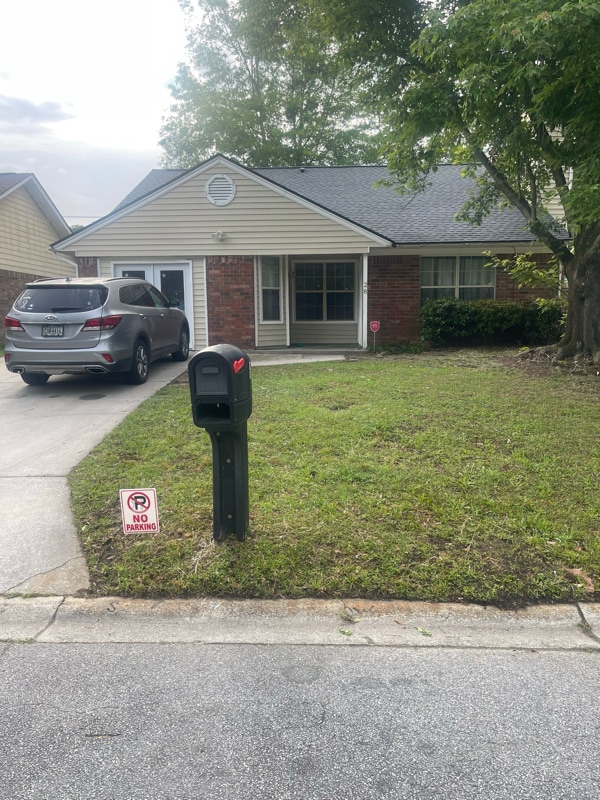 property at 28 N Berwick Dr