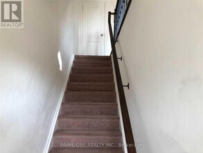 5605 Oscar Peterson Blvd in Mississauga, ON - Building Photo - Building Photo