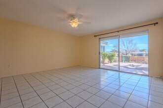 390 N Calle De Las Profetas in Green Valley, AZ - Foto de edificio - Building Photo