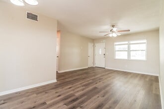9150 54th St N in Pinellas Park, FL - Foto de edificio - Building Photo