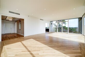 121 N Post Oak Ln in Houston, TX - Building Photo - Building Photo