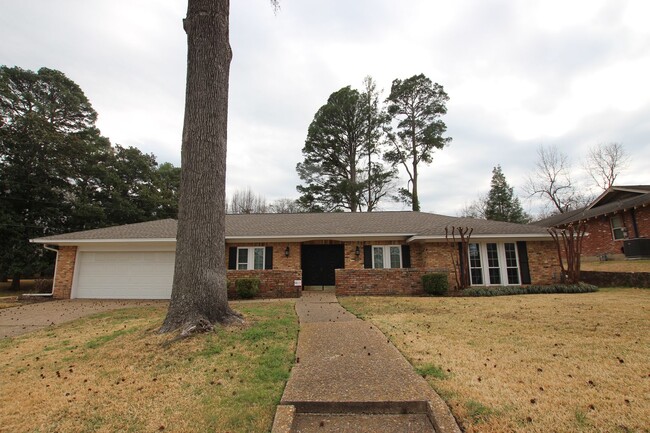 1601 Hubbard Dr in Tyler, TX - Foto de edificio - Building Photo