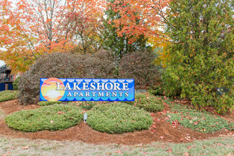 Lakeshore Apartments in Dracut, MA - Building Photo - Building Photo