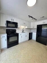 8880 Old Kings Rd S in Jacksonville, FL - Foto de edificio - Building Photo